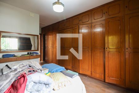 Casa à venda com 300m², 4 quartos e 4 vagasSuíte 1