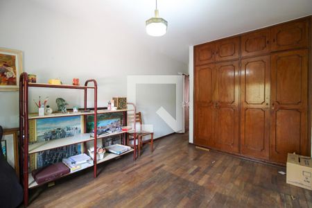 Casa à venda com 300m², 4 quartos e 4 vagasSuíte 2