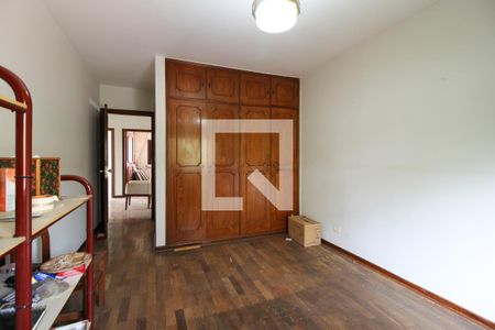 Casa à venda com 300m², 4 quartos e 4 vagasSuíte 2