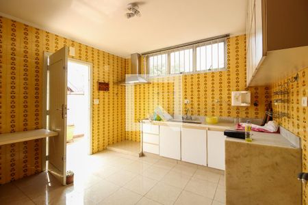 Casa à venda com 300m², 4 quartos e 4 vagasCozinha