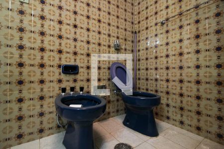 Casa à venda com 300m², 4 quartos e 4 vagasBanheiro da Suíte 2