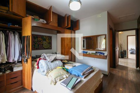 Casa à venda com 300m², 4 quartos e 4 vagasSuíte 1