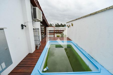 Casa à venda com 220m², 3 quartos e 2 vagasPiscina