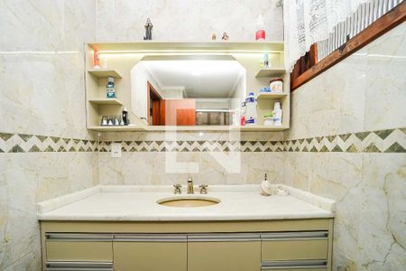 Casa à venda com 220m², 3 quartos e 2 vagasBanheiro 1