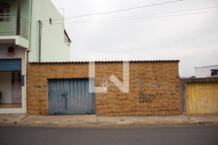 Casa à venda com 100m², 2 quartos e 4 vagasFachada