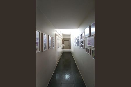 Casa à venda com 493m², 4 quartos e 2 vagas Casa à venda com 493m², 4 quartos e 2 vagasCorredor