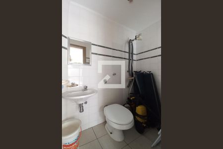 Casa à venda com 493m², 4 quartos e 2 vagas Casa à venda com 493m², 4 quartos e 2 vagasBanheiro de Serviço