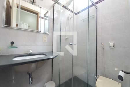 Casa à venda com 493m², 4 quartos e 2 vagas Casa à venda com 493m², 4 quartos e 2 vagasBanheiro da Suíte 4