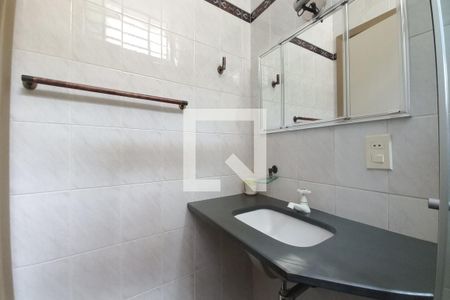 Casa à venda com 493m², 4 quartos e 2 vagas Casa à venda com 493m², 4 quartos e 2 vagasBanheiro da Suíte 4