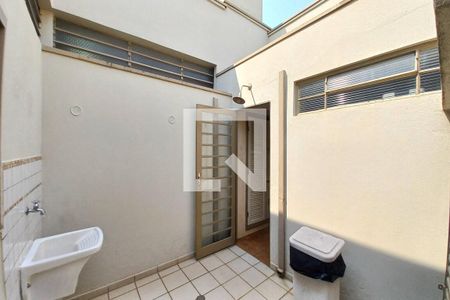 Casa à venda com 493m², 4 quartos e 2 vagas Casa à venda com 493m², 4 quartos e 2 vagasÁrea de Serviço