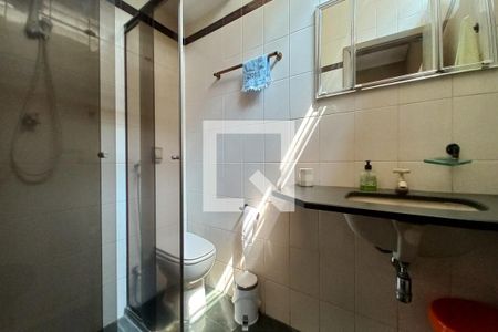 Casa à venda com 493m², 4 quartos e 2 vagas Casa à venda com 493m², 4 quartos e 2 vagasBanheiro da Suíte 2