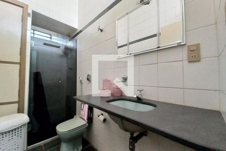 Casa à venda com 493m², 4 quartos e 2 vagas Casa à venda com 493m², 4 quartos e 2 vagasBanheiro da Suíte 1