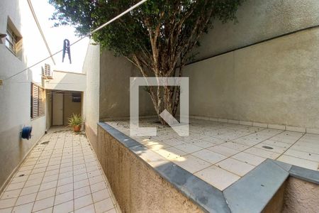 Casa à venda com 493m², 4 quartos e 2 vagas Casa à venda com 493m², 4 quartos e 2 vagasCorredor