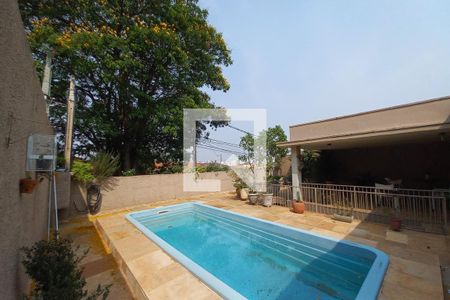 Casa à venda com 493m², 4 quartos e 2 vagas Casa à venda com 493m², 4 quartos e 2 vagasÁrea comum - Piscina