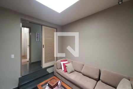 Casa à venda com 493m², 4 quartos e 2 vagas Casa à venda com 493m², 4 quartos e 2 vagasSala