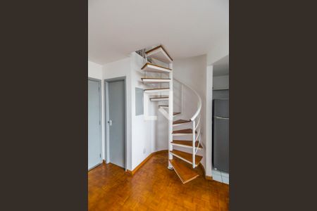 Apartamento para alugar com 76m², 1 quarto e 1 vagaEscada