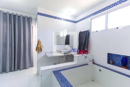 Casa à venda com 349m², 4 quartos e 2 vagasBanheiro da Suíte 3