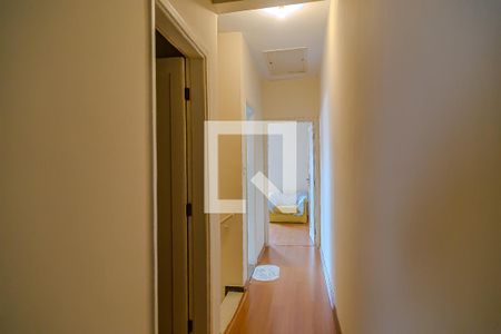 Casa à venda com 168m², 3 quartos e 5 vagas Casa à venda com 168m², 3 quartos e 5 vagasCorredor