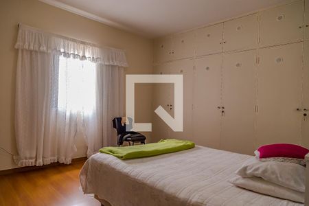 Casa à venda com 168m², 3 quartos e 5 vagas Casa à venda com 168m², 3 quartos e 5 vagasQuarto 1