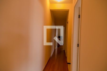 Casa à venda com 168m², 3 quartos e 5 vagas Casa à venda com 168m², 3 quartos e 5 vagasCorredor