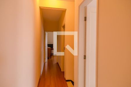 Casa à venda com 168m², 3 quartos e 5 vagas Casa à venda com 168m², 3 quartos e 5 vagasCorredor