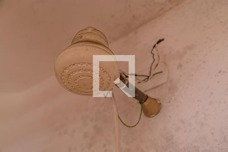 Casa à venda com 168m², 3 quartos e 5 vagas Casa à venda com 168m², 3 quartos e 5 vagasBanheiro de Serviço - Chuveiro