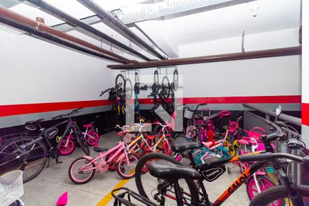 Casa de condomínio à venda com 86m², 2 quartos e 2 vagasBicicletário