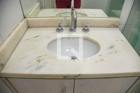 Apartamento à venda com 156m², 3 quartos e 3 vagas Apartamento à venda com 156m², 3 quartos e 3 vagasBanheiro social