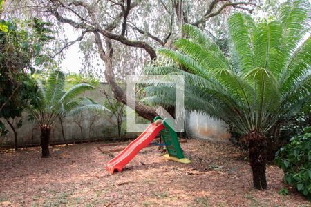 Casa à venda com 288m², 3 quartos e 2 vagasÁREA EXTERNA FUNDOS