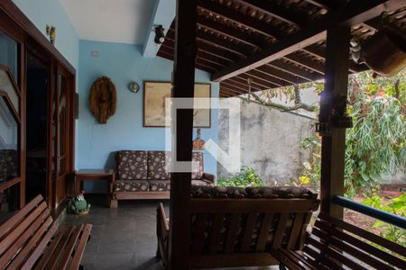 Casa à venda com 288m², 3 quartos e 2 vagasÁREA EXTERNA FUNDOS