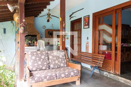 Casa à venda com 288m², 3 quartos e 2 vagasÁREA EXTERNA FUNDOS