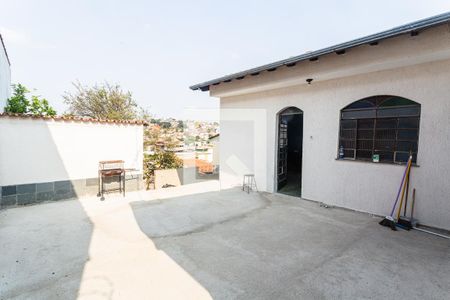 Casa à venda com 350m², 4 quartos e 4 vagas Casa à venda com 350m², 4 quartos e 4 vagasQuintal