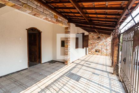 Casa à venda com 350m², 4 quartos e 4 vagas Casa à venda com 350m², 4 quartos e 4 vagasGaragem/Entrada