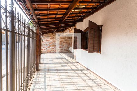 Casa à venda com 350m², 4 quartos e 4 vagas Casa à venda com 350m², 4 quartos e 4 vagasGaragem/Entrada