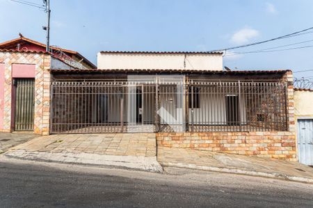Casa à venda com 350m², 4 quartos e 4 vagas Casa à venda com 350m², 4 quartos e 4 vagasFachada