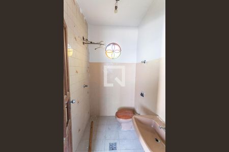 Casa à venda com 350m², 4 quartos e 4 vagas Casa à venda com 350m², 4 quartos e 4 vagasBanheiro da Suíte