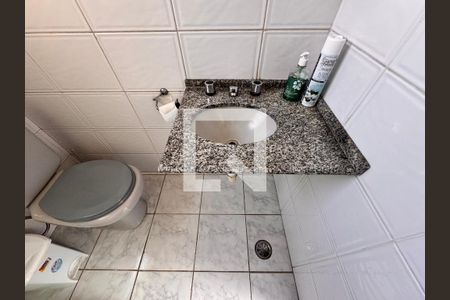 Casa à venda com 187m², 3 quartos e 4 vagas Casa à venda com 187m², 3 quartos e 4 vagasBanheiro