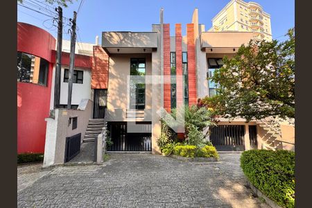 Casa à venda com 187m², 3 quartos e 4 vagas Casa à venda com 187m², 3 quartos e 4 vagasFachada