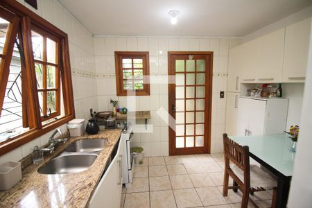 Casa à venda com 198m², 4 quartos e 2 vagas Casa à venda com 198m², 4 quartos e 2 vagasCozinha