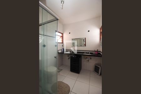 Casa à venda com 198m², 4 quartos e 2 vagas Casa à venda com 198m², 4 quartos e 2 vagasBanheiro 1