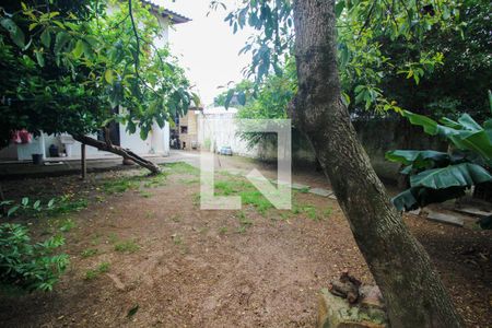 Casa à venda com 198m², 4 quartos e 2 vagas Casa à venda com 198m², 4 quartos e 2 vagasQuintal