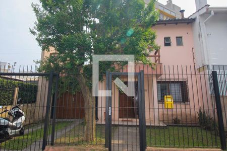 Casa à venda com 198m², 4 quartos e 2 vagas Casa à venda com 198m², 4 quartos e 2 vagasFachada