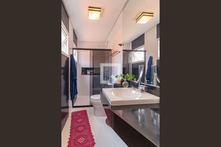 Casa à venda com 250m², 3 quartos e 4 vagas Casa à venda com 250m², 3 quartos e 4 vagasBanheiro