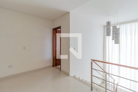 Casa à venda com 250m², 3 quartos e 4 vagas Casa à venda com 250m², 3 quartos e 4 vagasCorredor