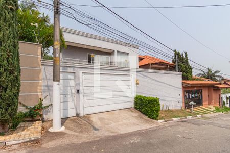 Casa à venda com 250m², 3 quartos e 4 vagas Casa à venda com 250m², 3 quartos e 4 vagasFachada