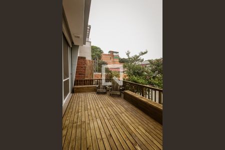 Casa à venda com 155m², 3 quartos e 2 vagas Casa à venda com 155m², 3 quartos e 2 vagasVaranda