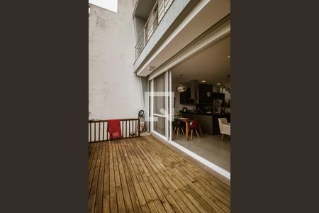 Casa à venda com 155m², 3 quartos e 2 vagas Casa à venda com 155m², 3 quartos e 2 vagasVaranda