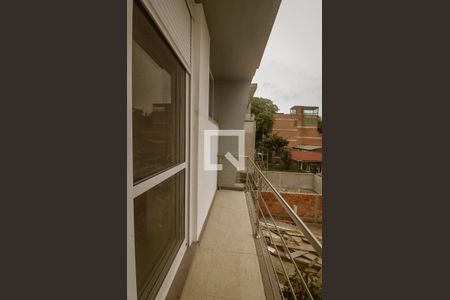 Casa à venda com 155m², 3 quartos e 2 vagas Casa à venda com 155m², 3 quartos e 2 vagasSacada