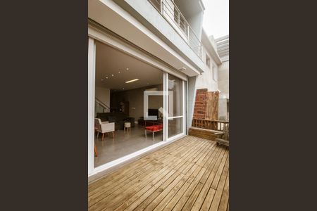 Casa à venda com 155m², 3 quartos e 2 vagas Casa à venda com 155m², 3 quartos e 2 vagasVaranda