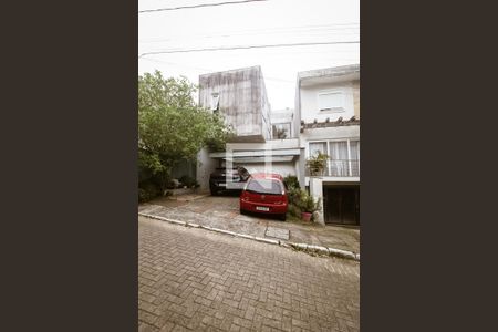 Casa à venda com 155m², 3 quartos e 2 vagas Casa à venda com 155m², 3 quartos e 2 vagasFachada